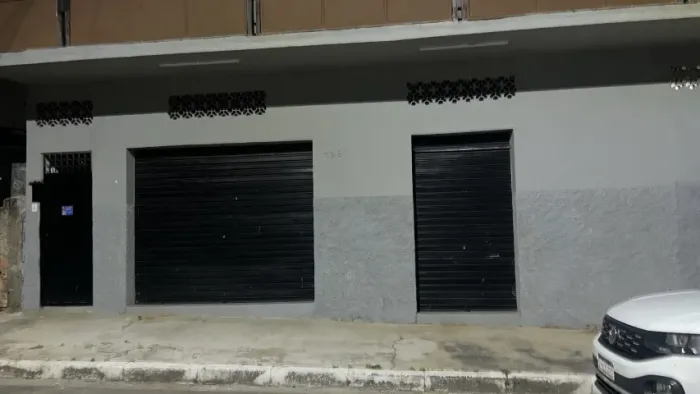 Aluga se essas duas lojas localizadas Vespasiano