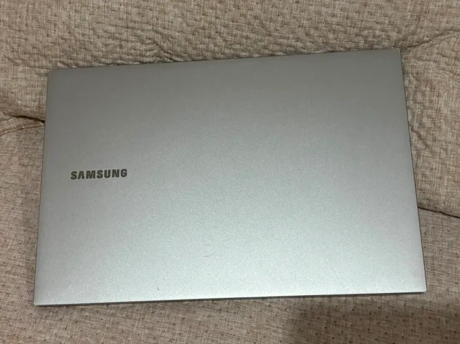 Vendo Notebook Samsung Book X40 Intel Core i5 8GB 1TB