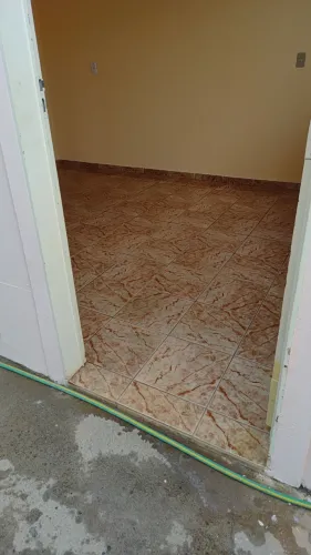 Casa com Lage, revestida em ceramica.