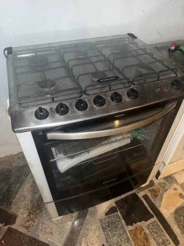 Fogão com forno Electrolux 6 bocas