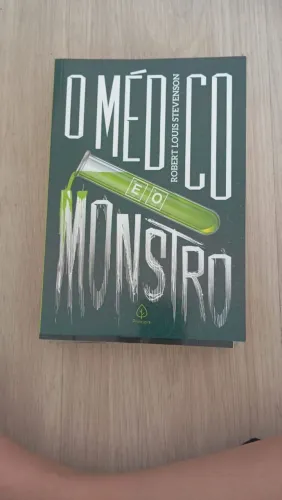 Livro O médico e o mostro - Robert Louis Stevenson