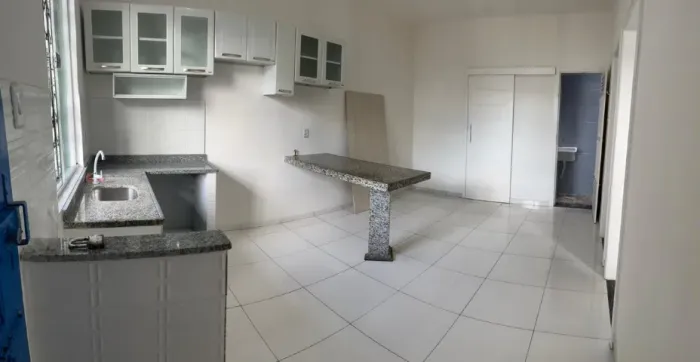Casa reformada e semi-mobiliada | 2 quartos | Reduto