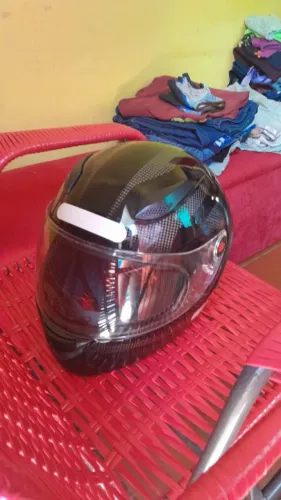 Capacete semi novo top usado pouco