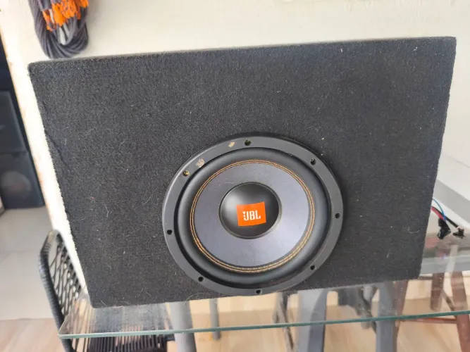 caixa JBL ativa pra carro 350$