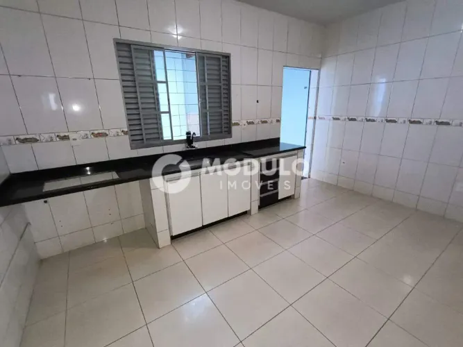 Casa residencial disponível para locação no bairro Shopping Park.
