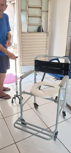 Vende-se Cadeira de banho nova sem uso