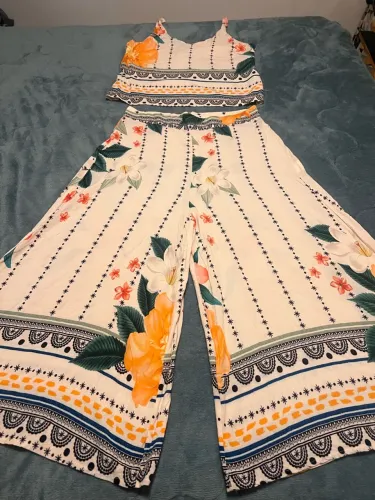 Conjunto Estampado Cropped e Calça Pantacourt - Blusa M / Calça G