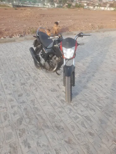 Moto usada desemplacada 
