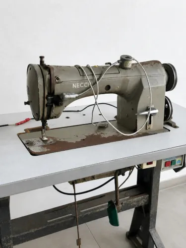 Máquina de Costura Industrial NECCHI - Reta - Completa