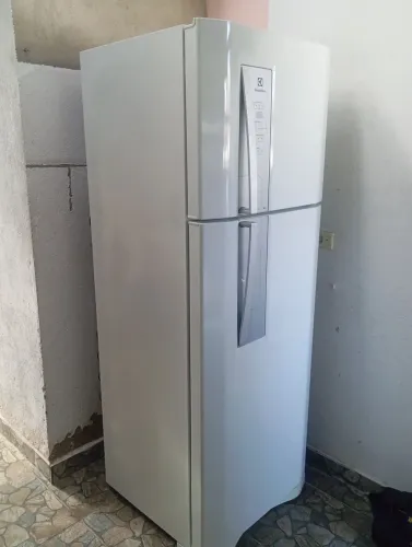 Geladeira Eletrolux semi nova