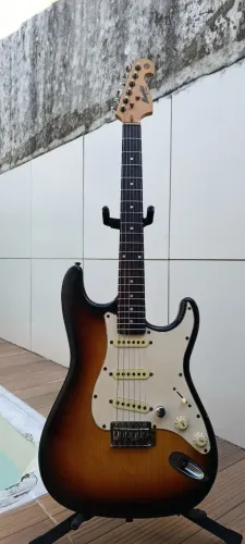 Guitarra stratocaster memphis aceito cartão.