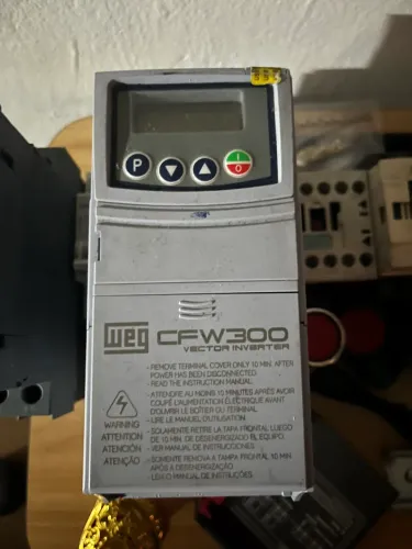 Inversor de frequência WEG CFW300