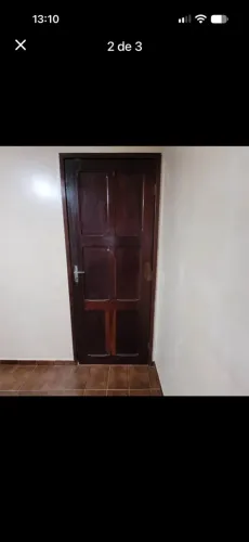Porta em madeira Medindo 2.10 por 80