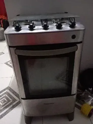 Fogão Esmaltec todo bom.
