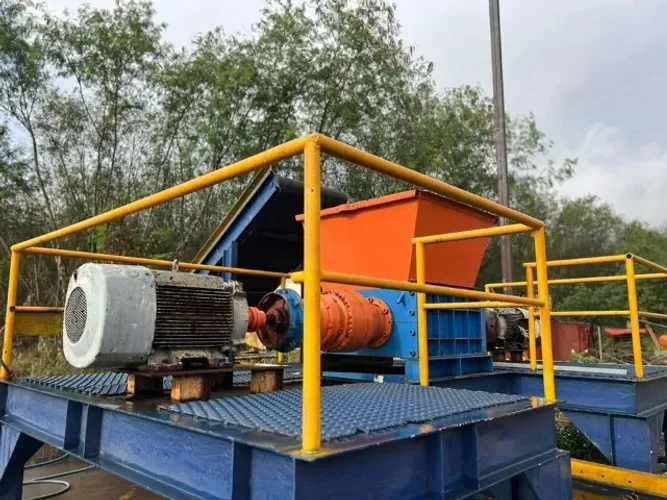 Triturador shredder 1000 mm para Resíduos Industriais