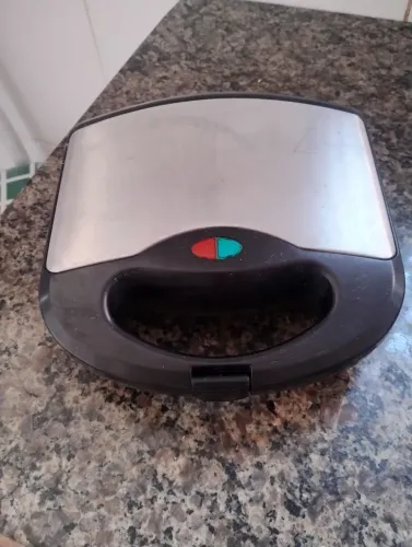 SANDUICHEIRA TOP FUNCIONANDO PERFEITAMENTE SO 50 REAIS