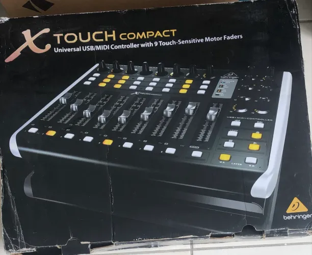 Controladora de daw Behringer X-TOUCH