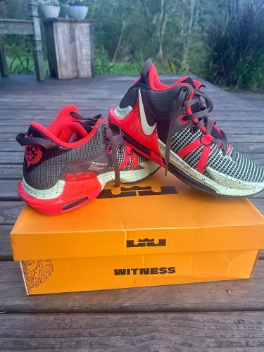 Vendo lebron 7 estado de novo 