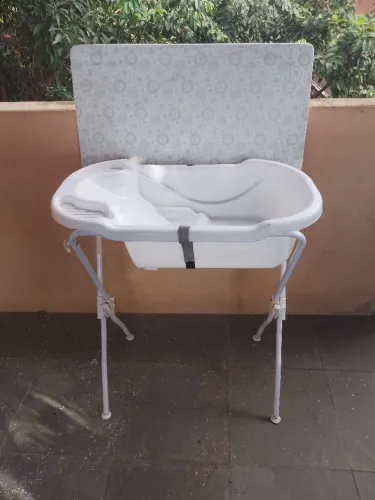 Banheira com suporte e trocador Tutti Baby