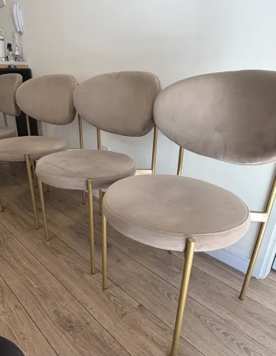 Conjunto com 4 cadeiras estofadas