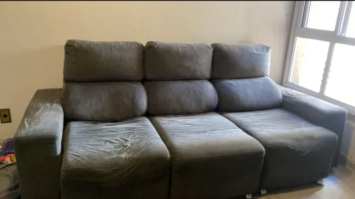 Sofá cinza 3 lugares, reclinável e retrátil