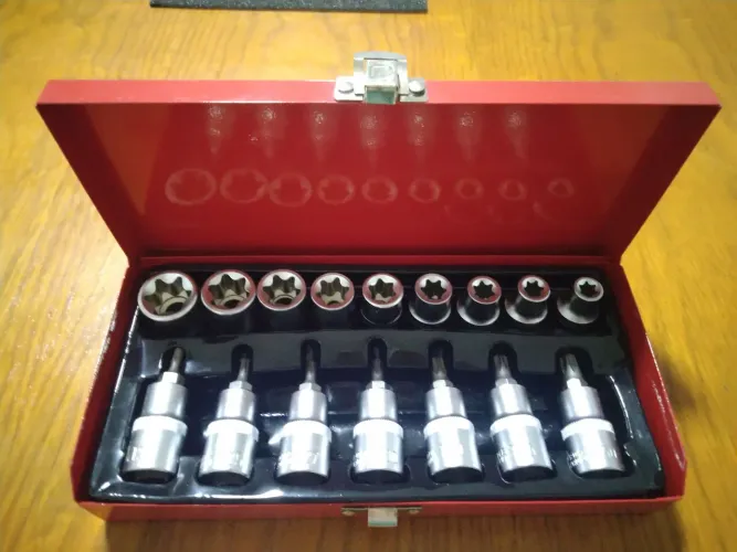 JOGO DE SOQUETES TORX (MACHO E FÊMEA) COM 16 PEÇAS+MALETA MARCA VANADIUM