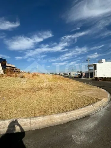 Venda de Terreno / Lote na cidade de São Carlos