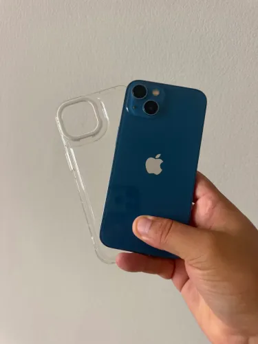 Vendo iPhone 13 128g com carregador, capinha e nota . Valor 1.700$