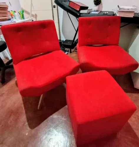 Poltronas Vermelhas + Puff Quadrado (Ótimo Estado)
