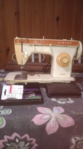 Máquina de costura zig zagueiro singer
