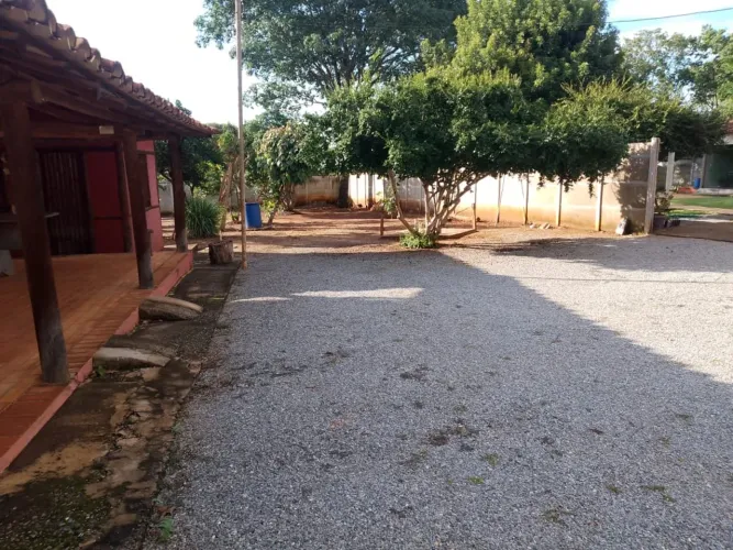 Terreno de 800 m2  murado e com quiosque sauna e um quarto 80 m2 construído