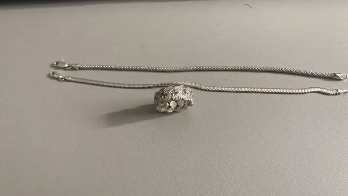 anel e pulseiras de prata