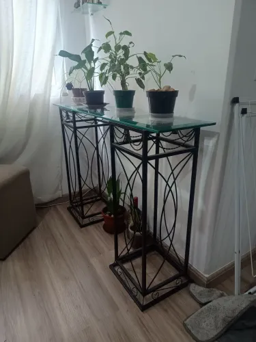 Aparador de ferro tampa em vidro