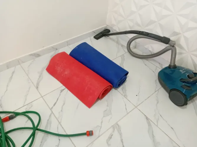 Kit com 4 tapetes e 2 quadros decorativos - RS 150