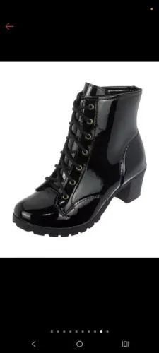 Bota coturno feminina. Preta verniz. Número 40.
