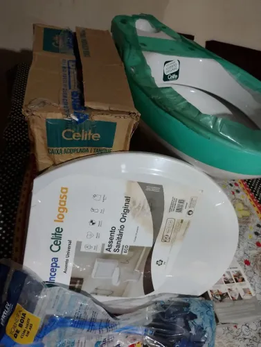 Vaso sanitário celite,com a tampa ,caixa acoplada 
