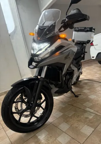 Honda NC 750X DCT ABS 2025 Automática - Apenas 9.600 km + Acessórios
