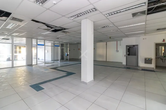 Predio Comercial de 850m2 e 11 vagas para locação!