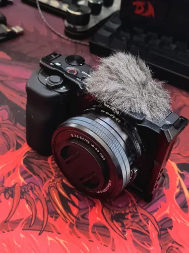 Sony ZV-E10 + Kit Completo - Pouquíssimo Uso
