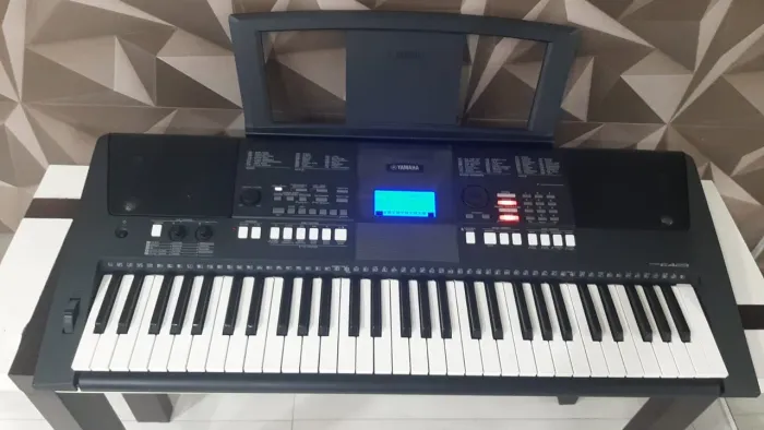 Teclado Yamaha PSR E423 