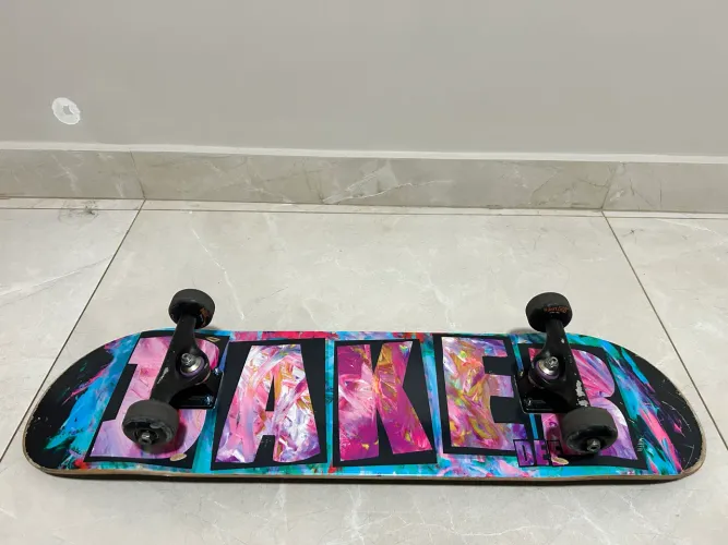 Skate Baker Todo Gringo, truck stronger, rolamento red bones, lixa da Grizly