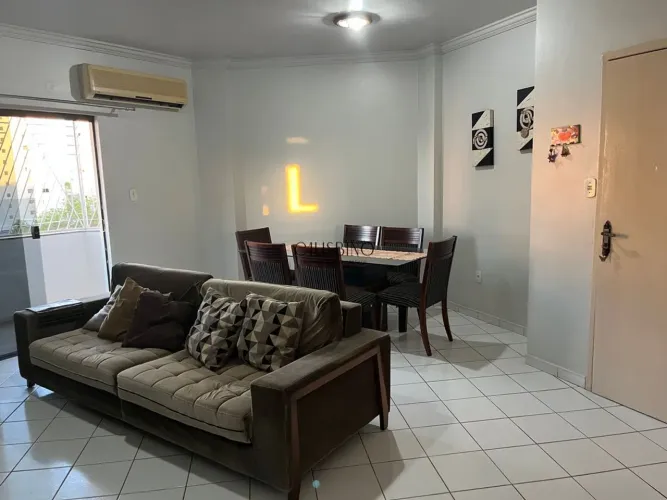 Apartamento à Venda com 3 quartos (1 suíte), localizado próximo ao shopping.