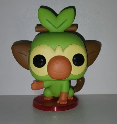 BONECO ACTION FIGURE FUNKO POP POKEMON GROOKEY COLADO NA BASE ORIGINAL