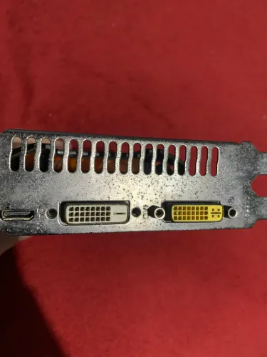 Placa de Vídeo Zotac GTX 750 Ti - COM DEFEITO (Artefatos) / Para Conserto ou Peças