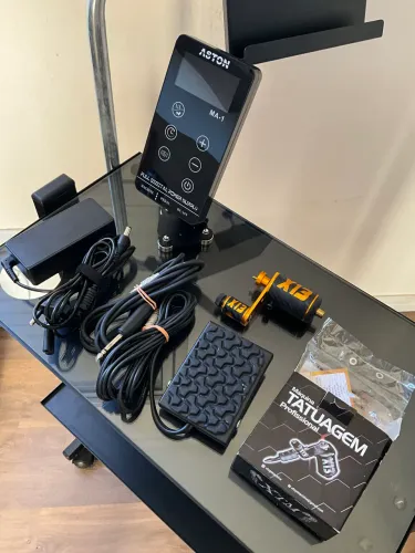 Kit tatuagem fonte Aston, máquina x13, cabos completos, pedal, misturador e brindes