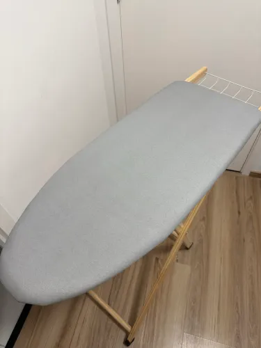 Tábua de Passar Dobrável com Tomada e Suporte para Ferro