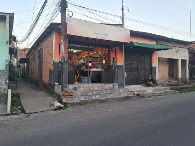 ALUGO OU VENDO: 2 (DOIS) PONTOS COMERCIAL 4x13 (52 m²) CADA, COM BANHEIRO INTERNO.