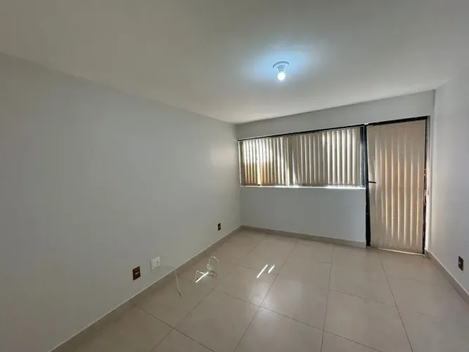 ALUGA-SE ÓTIMA SALA COMERCIAL QUADRA 309
