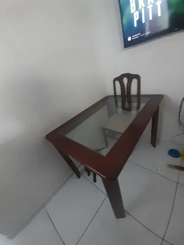 Mesa de Jantar com 4 Cadeiras e Tampo de Vidro