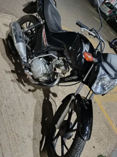 Moto bem conservada.